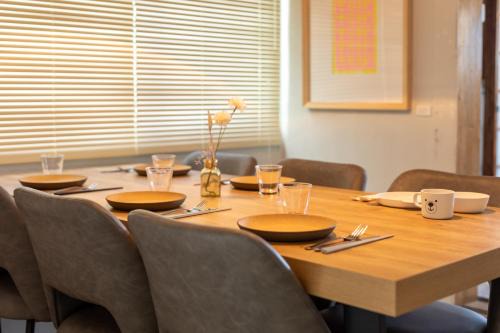 Utazu-cho Apartment | 一棟貸切宿 丸亀駅徒歩10分 ,60-year-old renovated private house 10 min walk from Marugame Sta