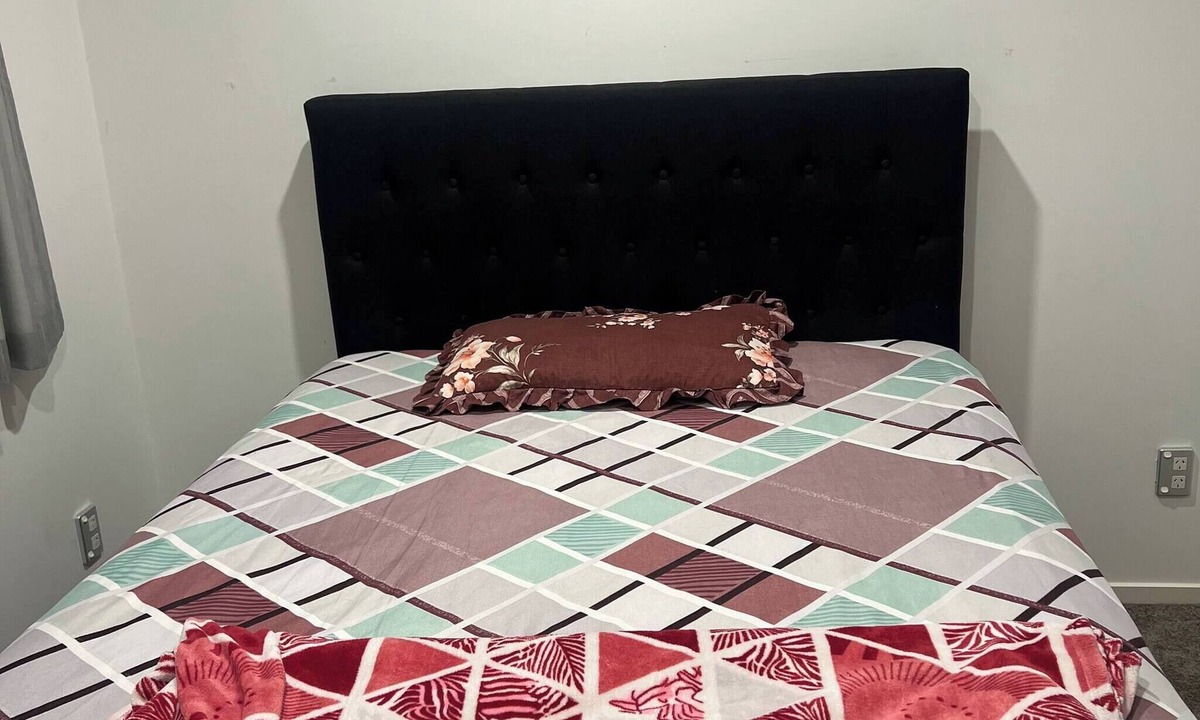 Papakura House | 1 Spacious bedroom available