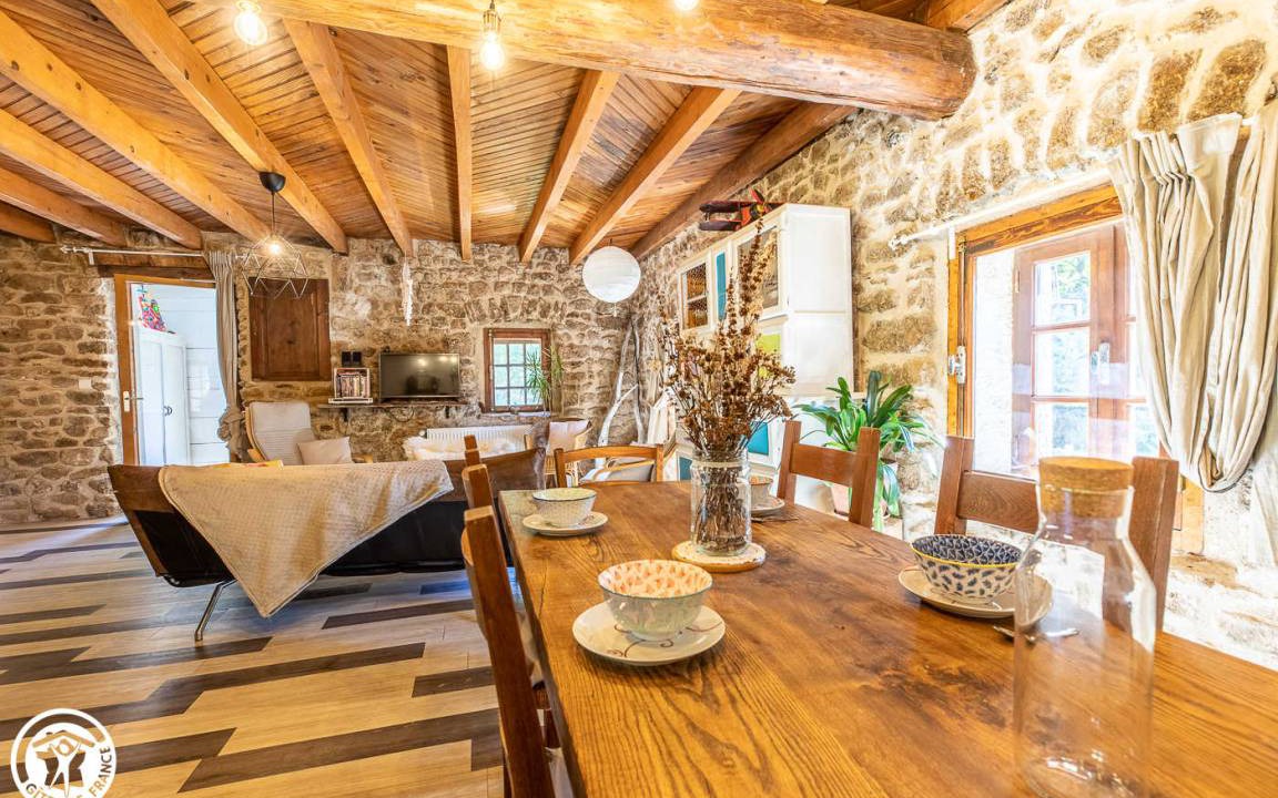 Saint-Antheme House | 100 m² Gîte ∙ 3 bedrooms ∙ 9 guests