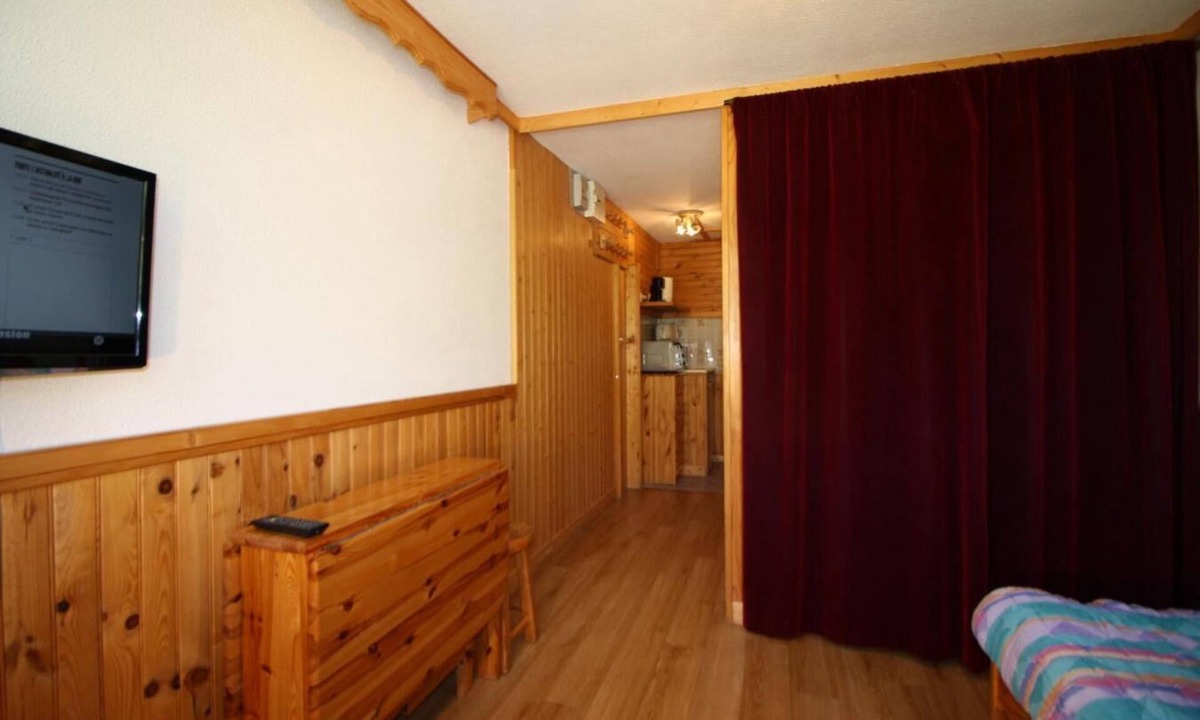 Tignes le Lac Apartment | 10m from ski slopes, 5th floor, tv, ski locker, 16m², Tignes
