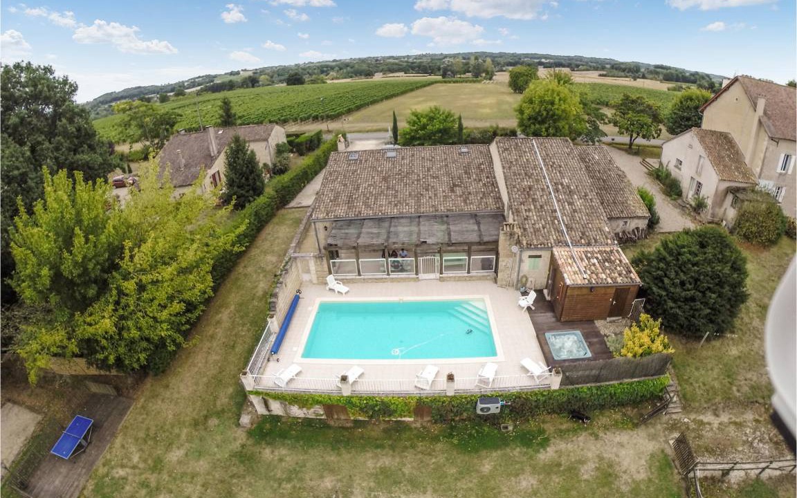Saint-Meard-de-Gurcon House | 184 m² House ∙ 5 bedrooms ∙ 12 guests