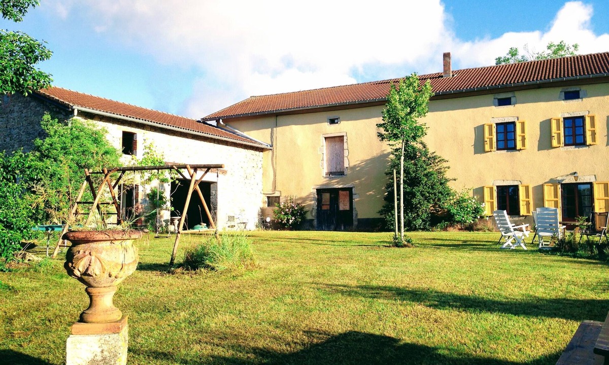 Felines House | 1896 Farmhouse 5 Rooms 9 Guests. Great Nature in Farming Country.