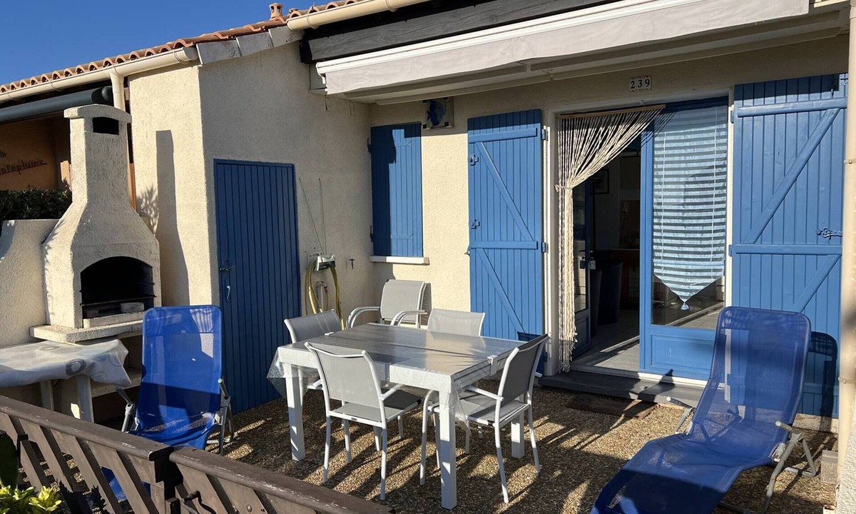 Leucate Villa | 2 Room Cottage + Loft in Port Leucate, 6 People, Parking, Near Beach