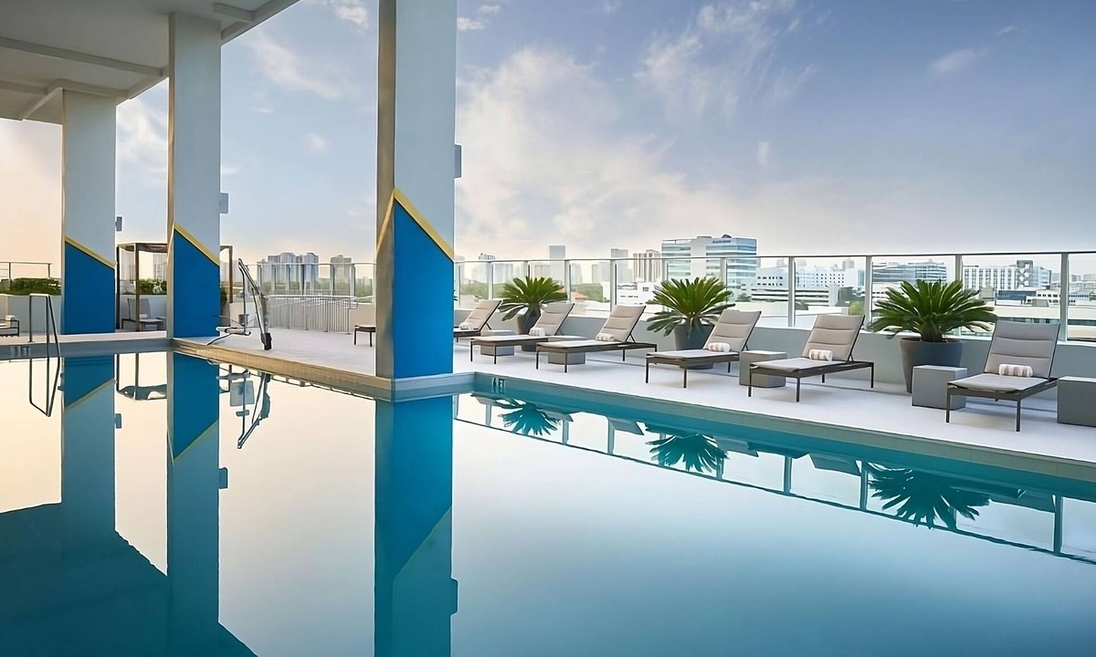 Ojus Hotel | 2 Units | Rooftop Pool | Pets Allowed | Near Aventura Mall & Beach