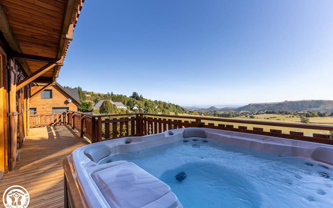 Besse-et-Saint-Anastaise House | 205 m² Gîte ∙ 5 bedrooms ∙ 12 guests