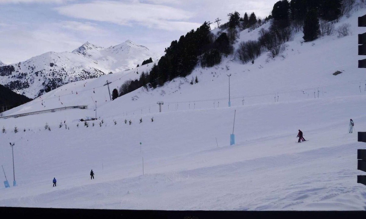 Meribel-Mottaret Apartment | 25m from ski slopes, 1st floor, view ski slopes, balcony, tv, ski locker, 42m², Méribel-Mottaret