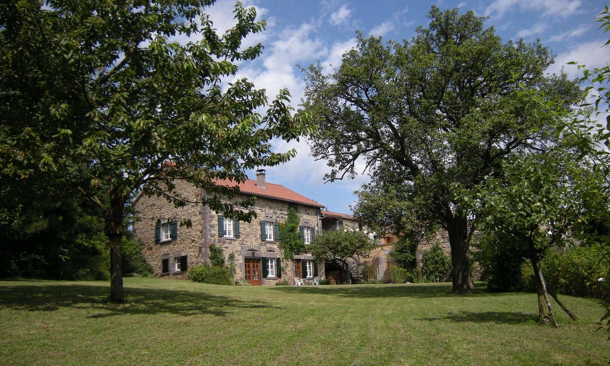 Orcines Cottage | 4* At the foot of the Puy-de-Dôme World Heritage Parc Volcans. Electric charging point