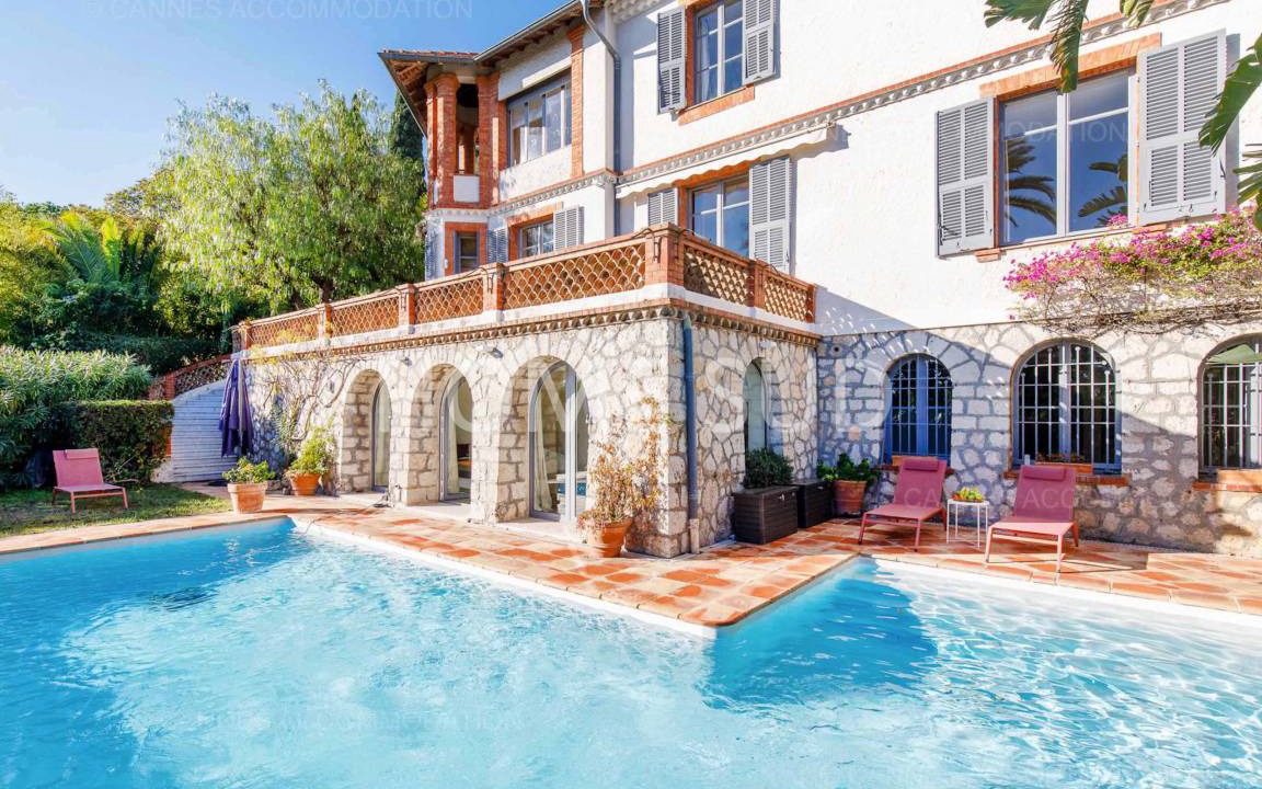 Cannes La Bocca Villa | 460 m² Villa ∙ 8 bedrooms ∙ 16 guests