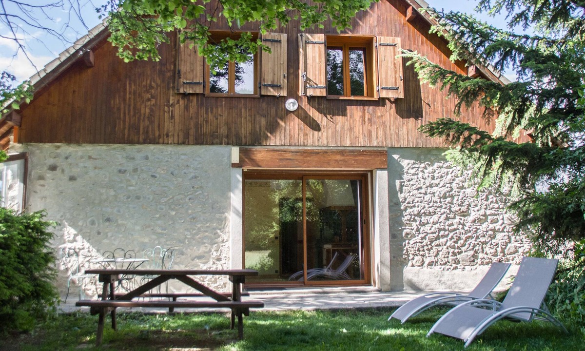 Chabottes Ski Chalet | 5 bedroom chalet in a natural setting in Chabottes, Ecrins National Park