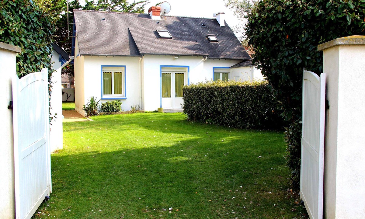 Barneville-Carteret House | 5 minutes from the beach HOUSE VERY COMFORTABLE LARGE GARDEN - MANY SERVICES