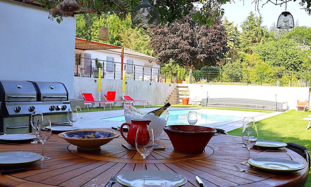 Saint-Denis Villa | 5-STAR VILLA WITH AIR CONDITIONING, POOL, SPA, PETANQUE COURT, PARK, AND WIFI - ACCOMMODATES 8 PEOPLE