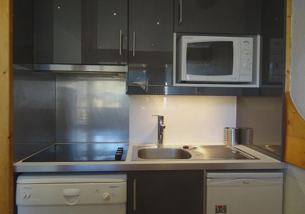 Arc-1800 Apartment | 50m from resort center, 16th floor, view ski slopes, balcony, fireplace or stove, tv, 29m², Les Arcs
