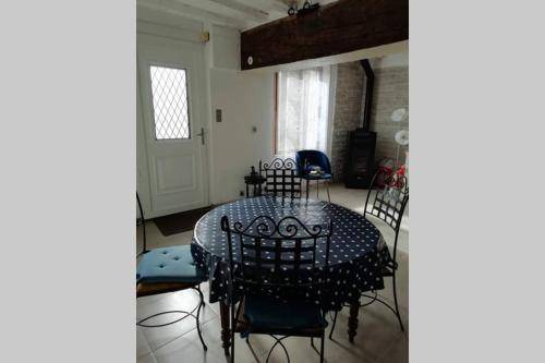 Chateau-Renard House | 70 m² House ∙ 2 bedrooms ∙ 5 guests
