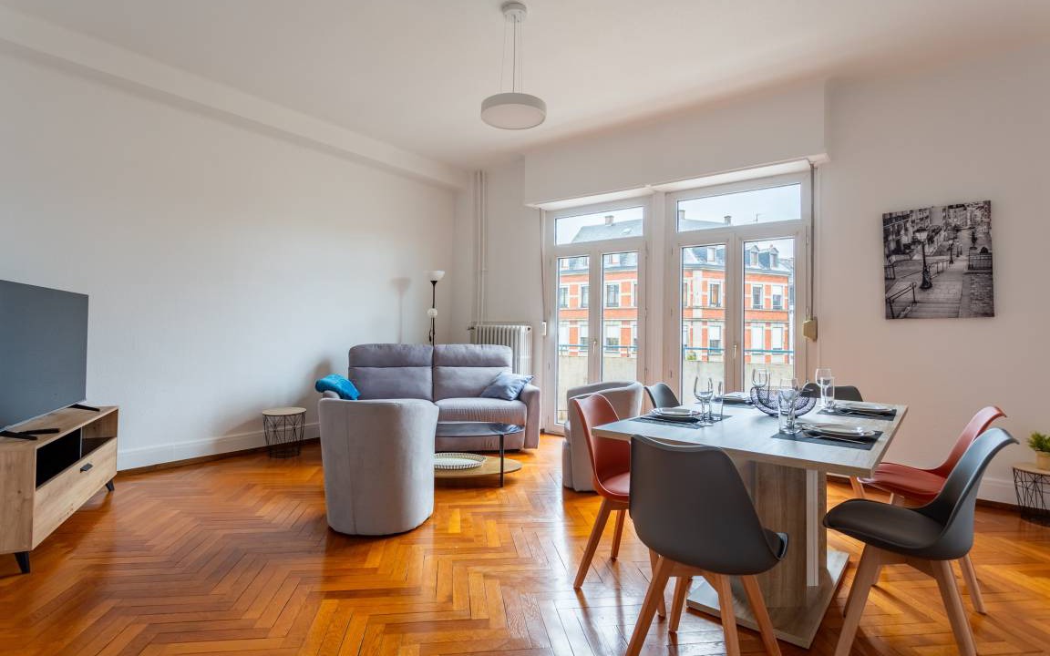 Poincare Apartment | 81 m² Apartment ∙ 2 bedrooms ∙ 4 guests