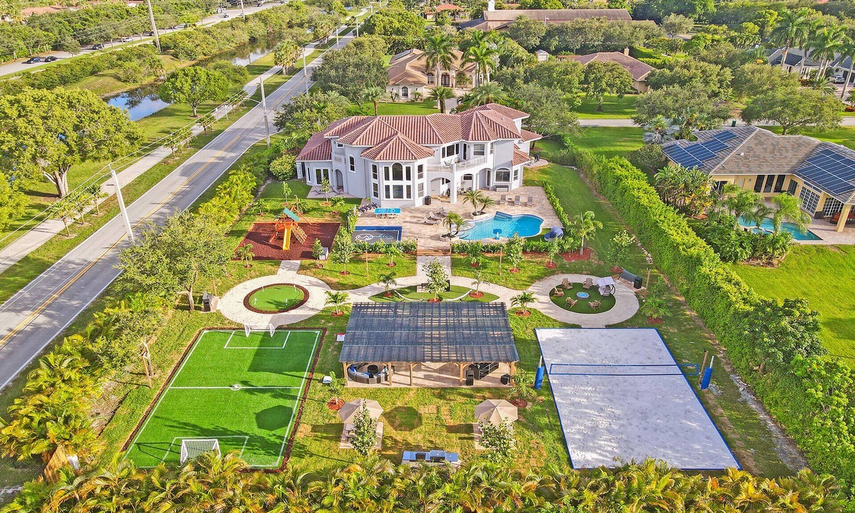 Plantation Villa | 8BR villa w/big backyard & gameroom