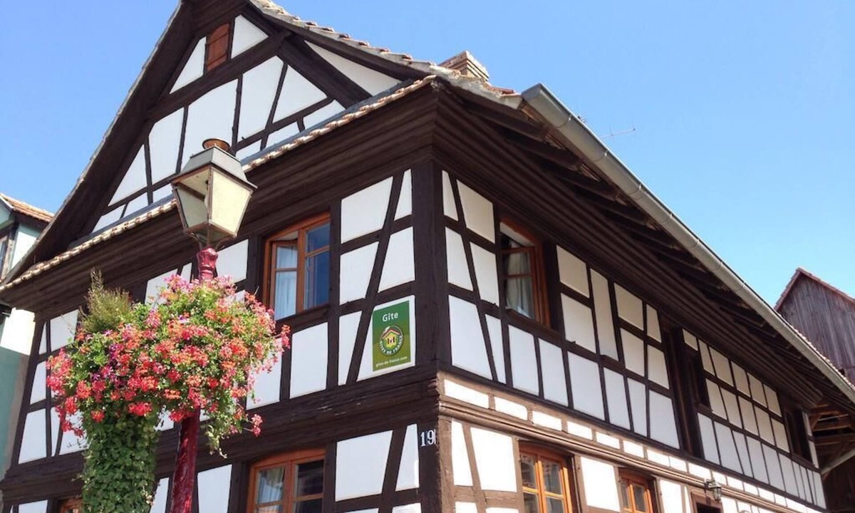 Geispolsheim House | Alsatian house - 9 people - bbq - billiards - pétanque - ping pong