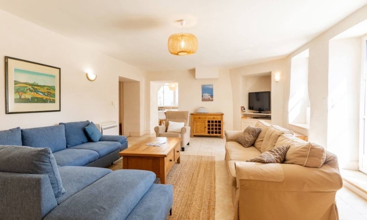 Trebes Apartment | Amazing 17th century House refurbished