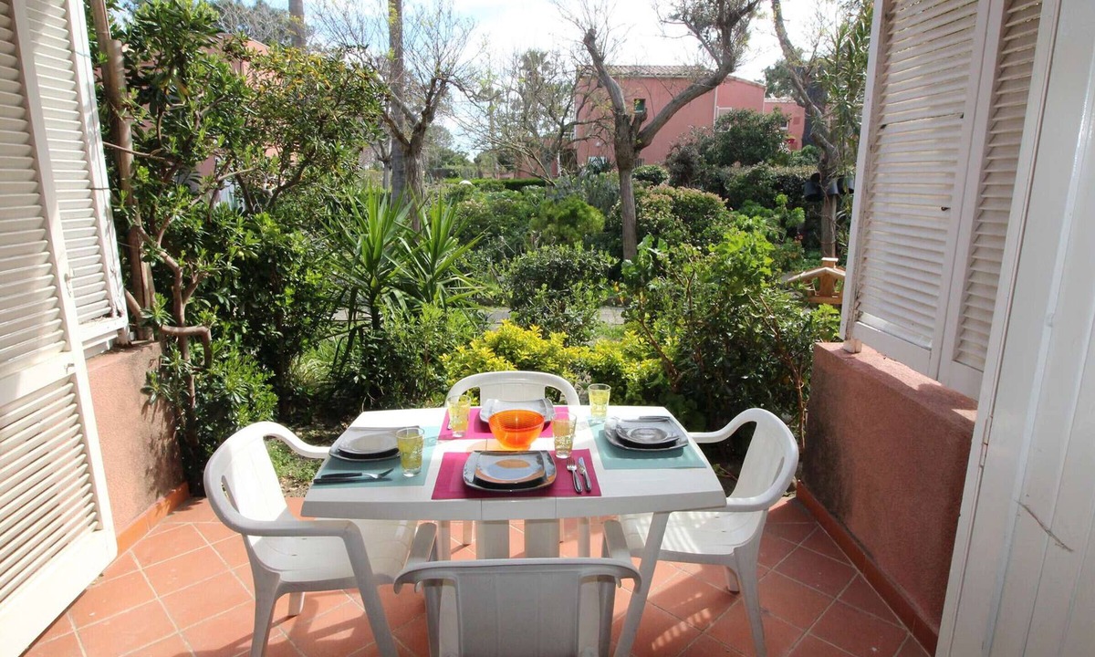 Borgo Persons | Pineto