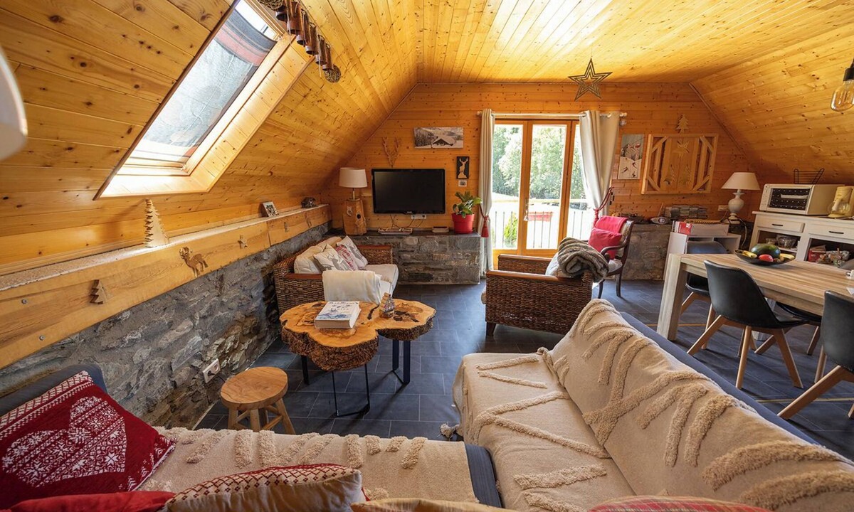 Estensan House | APARTMENT IN A RENOVATED FJELLSAUEFJORD