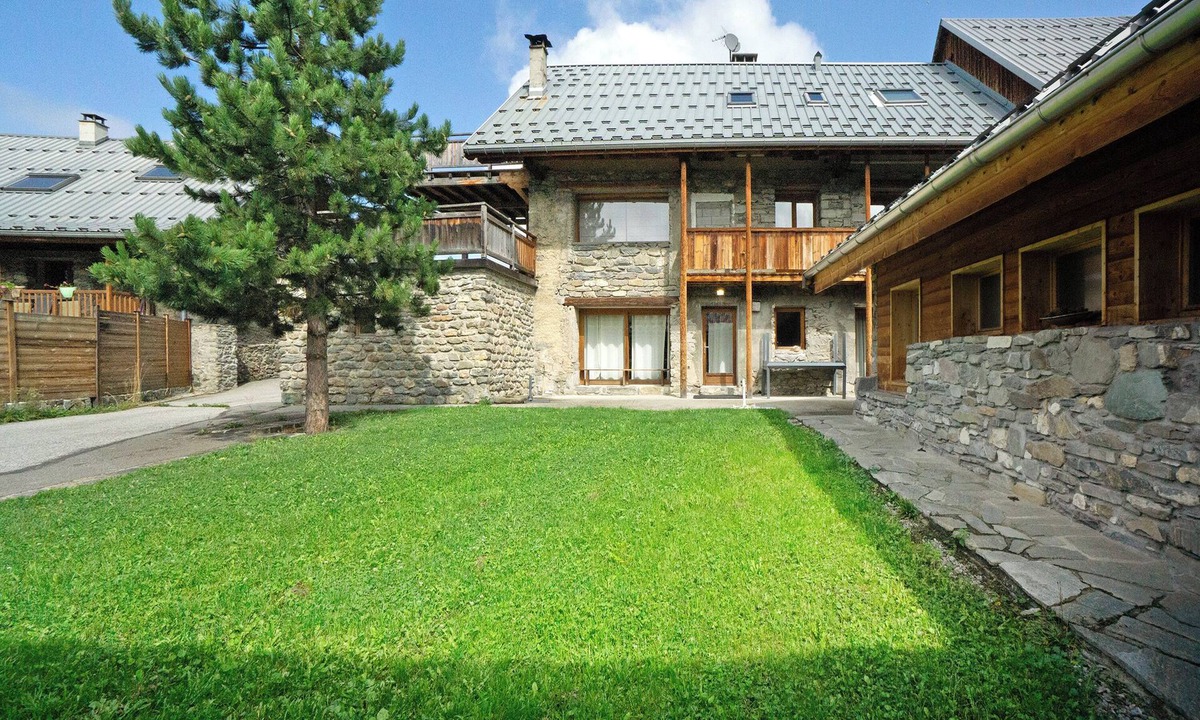 Albiez-le-Vieux Apartment | Apartment 'Le Duplex' with Mountain View, Private Terrace and Wi-Fi