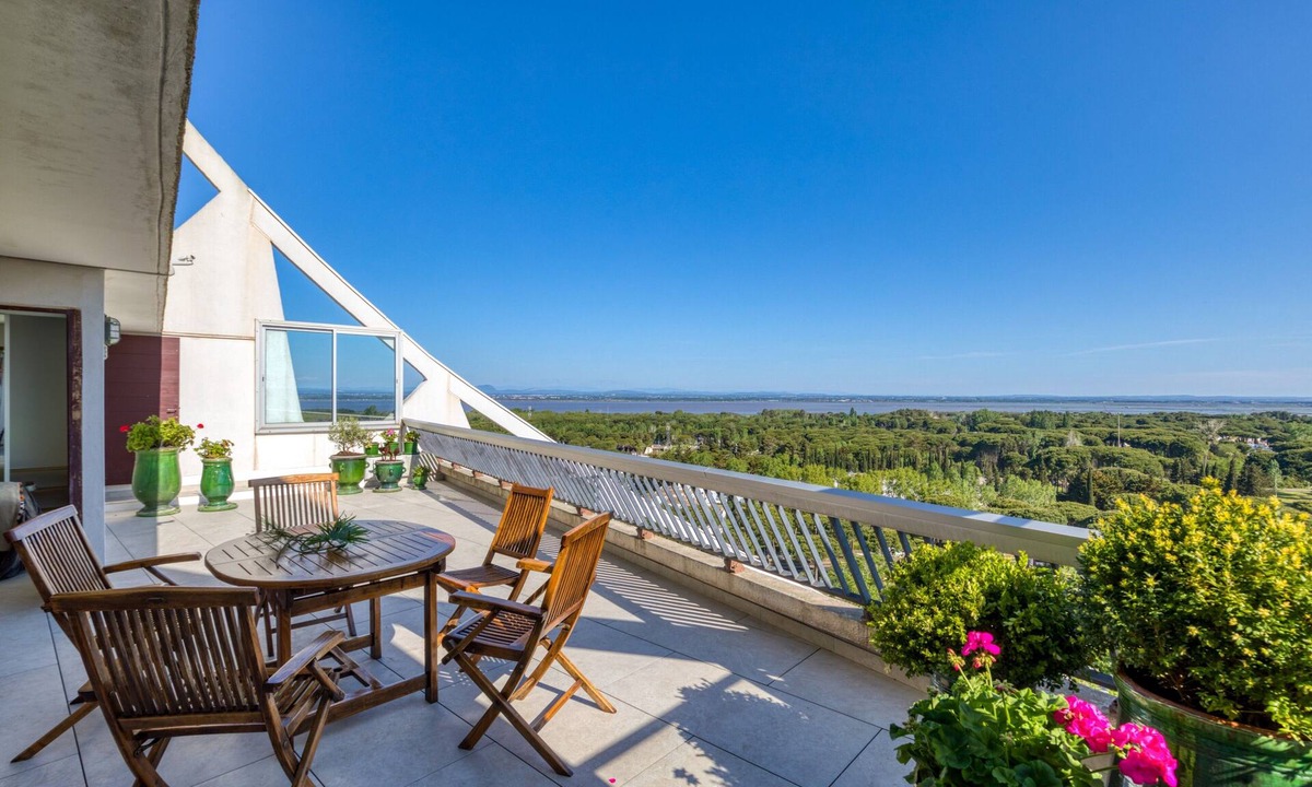 La Petite Motte Apartment | Apartment “Le Panoramique at the Grande Pyramide”: Sea View, Private Terrace, Wi-Fi