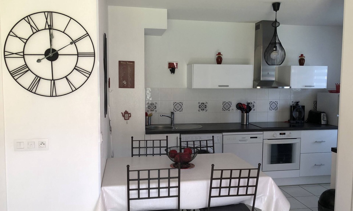 Kokotia Apartment | Apartment with private box in residence with swimming pool and parking space