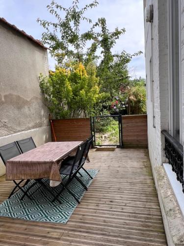 Hincmar Apartment | Appartement hyper centre Reims Le gîte du sorcier