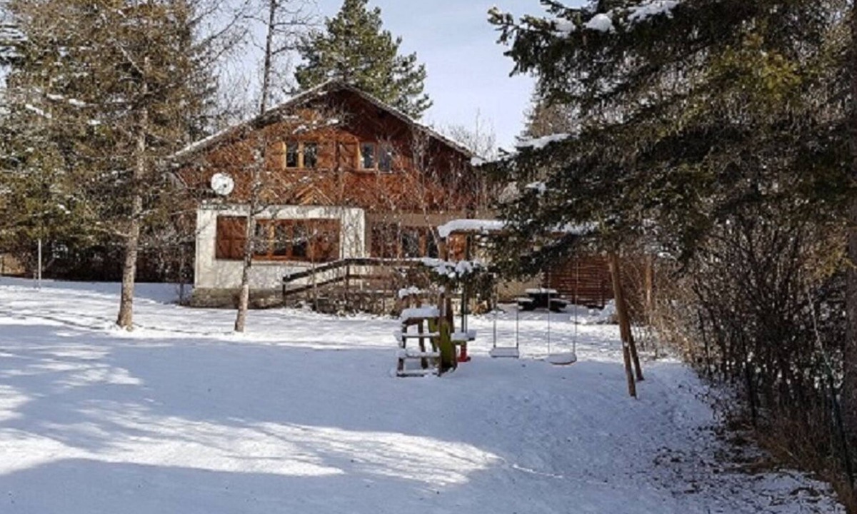 Villars-Colmars Ski Chalet | Attractive family chalet sleeps 10 to 12 in Val d'Allos