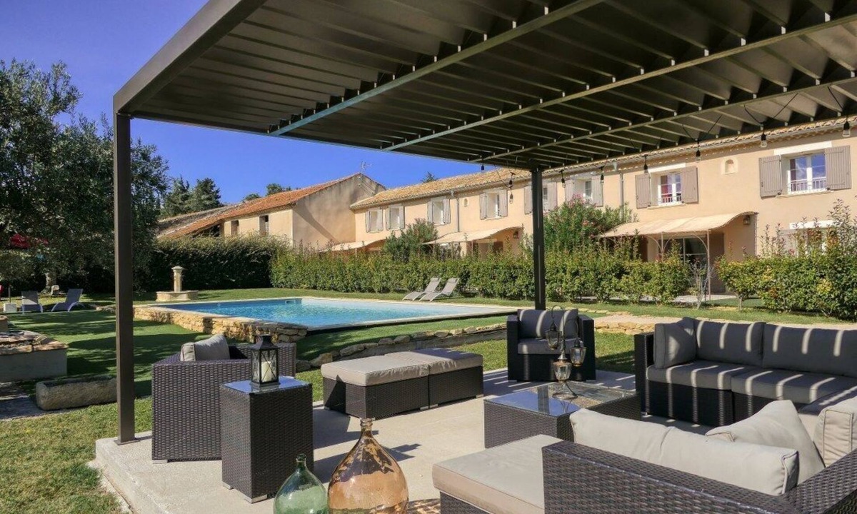 Piolenc House | Away from the hustle and bustle, set down your suitcases in this Mas reserved for charming tourism!