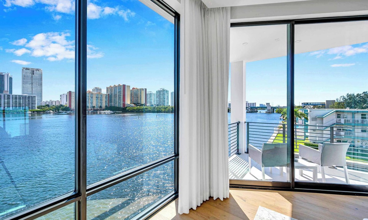 Eastern Shores House | Azure Bay - New listing and construction w/Jacuzzi & elevator in the house