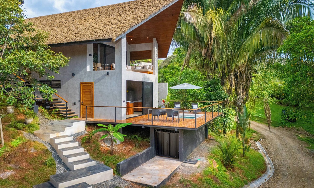 Ojochal Villa | Bali Style 2-bedroom with salt water Pool, deck, outdoor bathtub, yoga deck