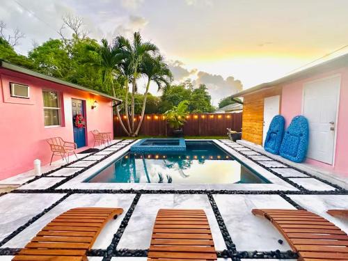 Southwest House | Beach Glam Abode - King Bed, BBQ, Beach Gear