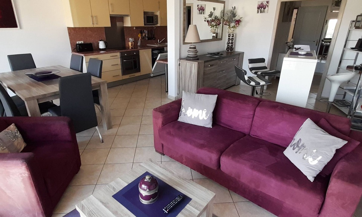Le Lavandou Apartment | Beautiful comfortable apartment 300m from the beach AU LAVANDOU