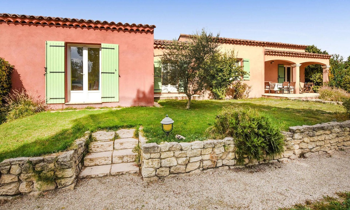 Mazan House | Beautiful home in Mazan with WiFi