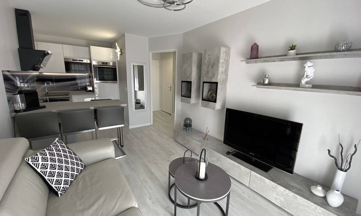 Cabourg Apartment | Beautiful new bright apartment facing south 100 m from the beach direct access