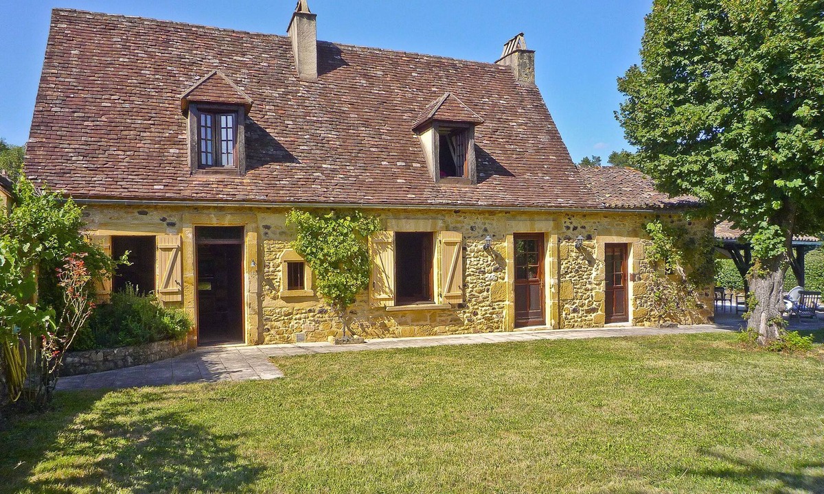 Bouillac House | Beautiful Perigordian House, with private pool and garden in a tranquil setting.