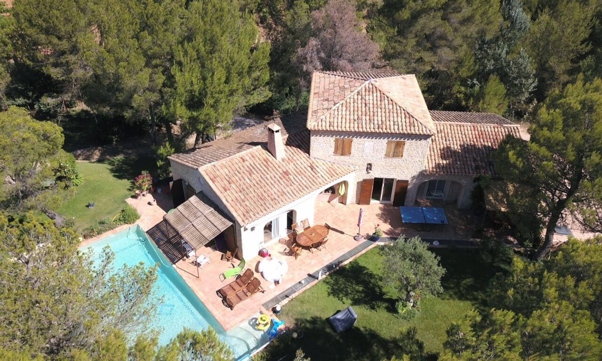 Rousset House | Beautiful Provencal-style house with 360-degree views