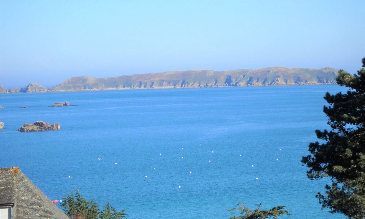 Perros-Guirec Apartment | Beautiful Sunny Apartment, Sea View, Direct access to the beach on foot. Wireless