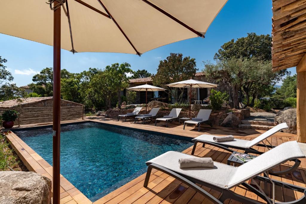 Lecci Villa | Bergerie de luxe vue mer avec piscine chauffée, spa et terrain de pétanque