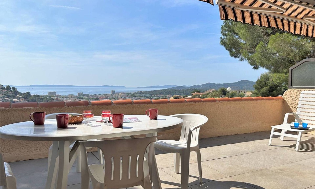 Bormes-Les-Mimosas Apartment | Bormes-les-Mimosas: A/C apt, sleeps 5, parking, large terrace