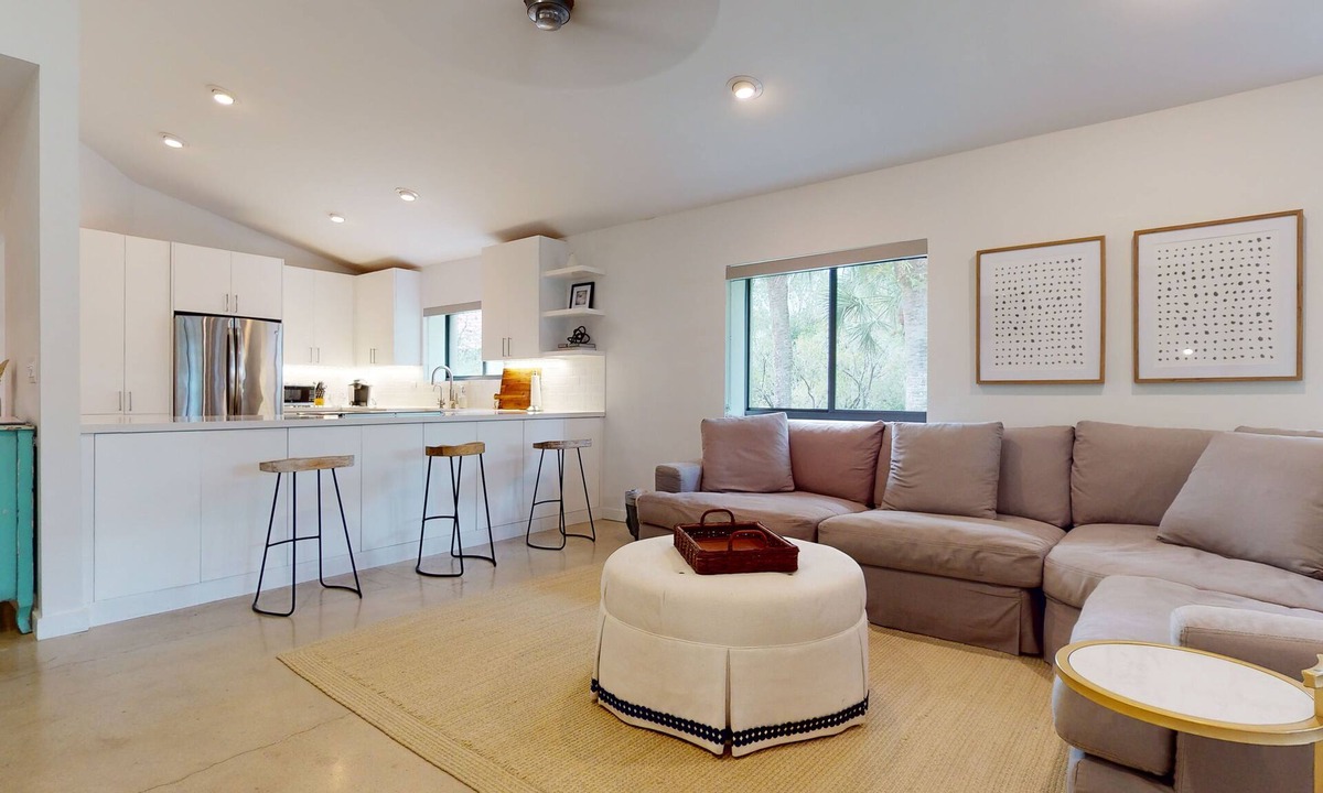 Hunt Club Condo | Bright and Modern 3 Bedroom 2 Bath Condo in PGA National - Pool Access (heated)