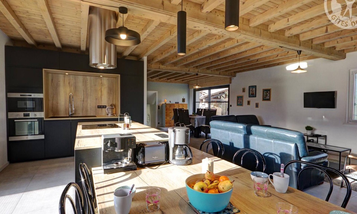 Saint-Just-Saint-Rambert Cottage | Bright house with enclosed garden and fireplace, perfect for families and friends
