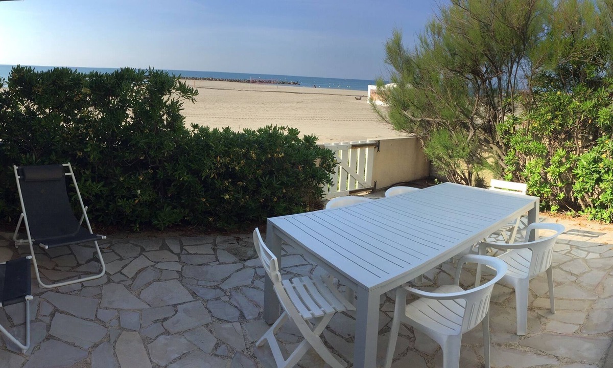 Carnon-Plage House | Carnon Villa superb 1st line, on the beach, free parking in the courtyard