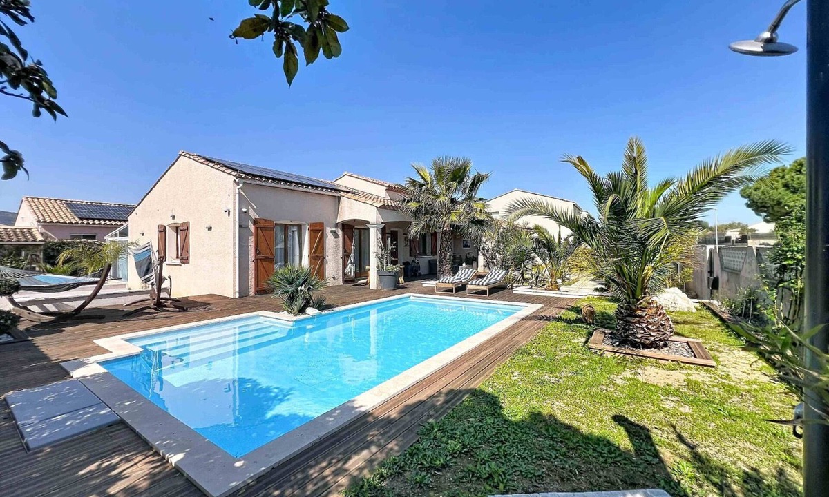 Vic-la-Gardiole Villa | Casa da luz villa swimming pool jacuzzi sauna seaside bowling alley bicycle track