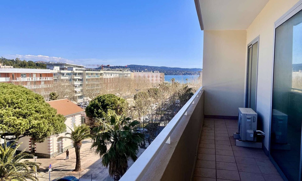 La Croix-Valmer Apartment | Cavalaire: 1BR Apartment, 300m to Beach, AC, Balcony