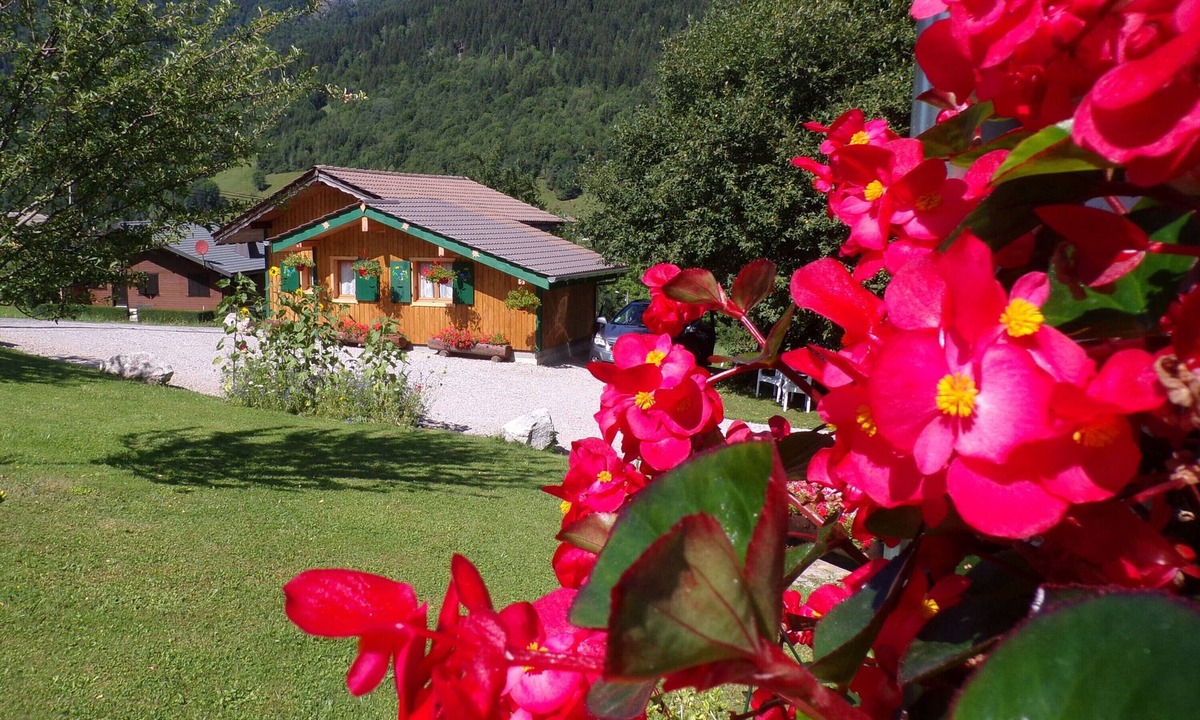 Vacheresse Ski Chalet | Chalet 'Le Glacier 2 Étoiles' with Mountain View, Private Garden and Wi-Fi