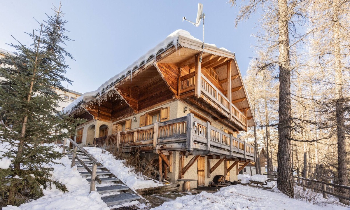 Les Claux Ski Chalet | Chalet 'Le Hors Piste' with Mountain View, Private Garden and Wi-Fi