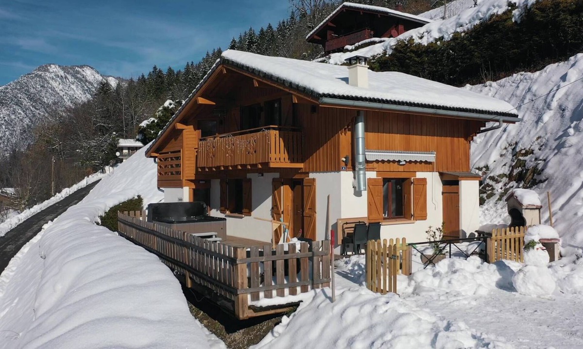 Thones Ski Chalet | Chalet near Lake Annecy beach wifi jacuzzi private parking pets welcome