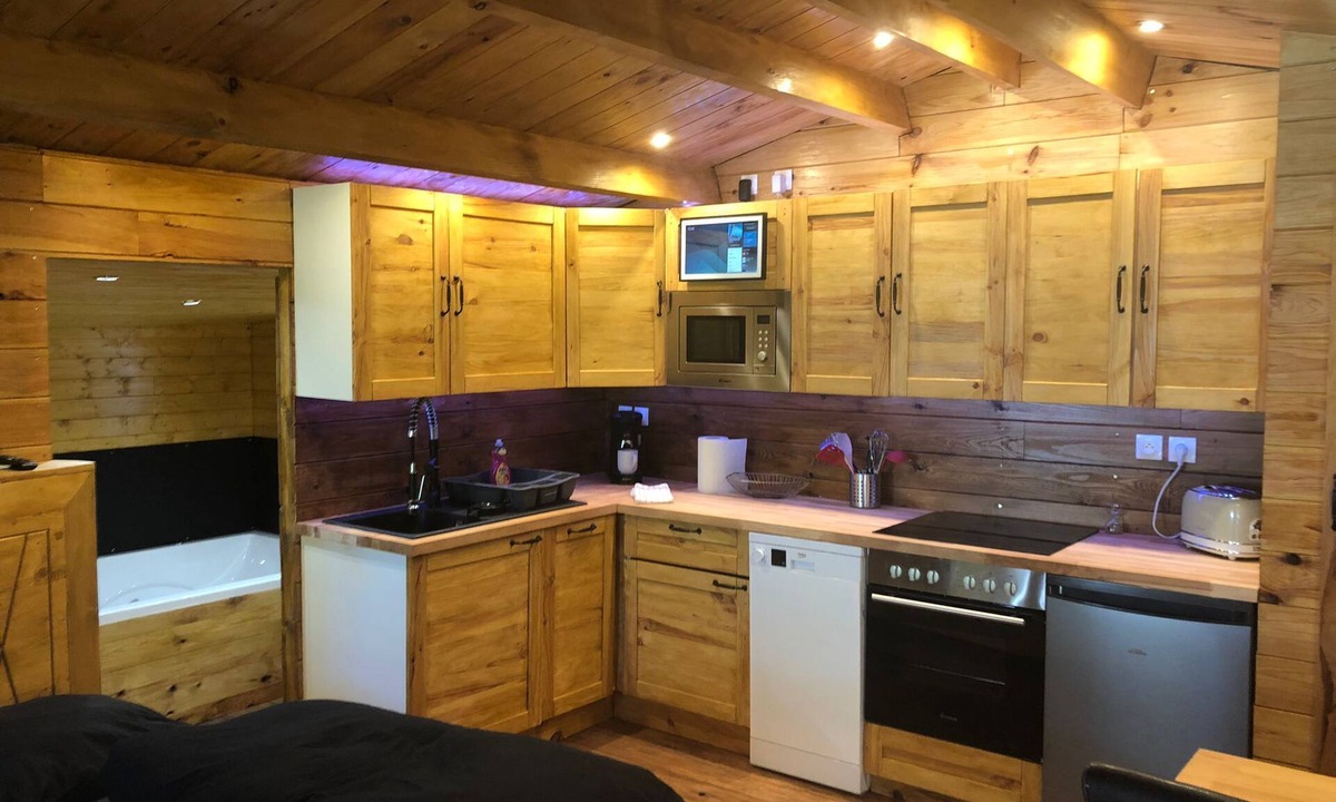 Camaret-sur-Aigues Ski Chalet | Chalet VIP mit Privatem Jacuzzi und Garten
