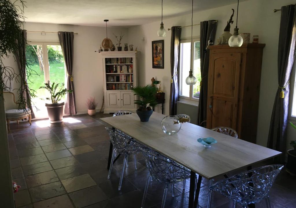 Bouloire House | Chambre avec balcon et salle de bains privée